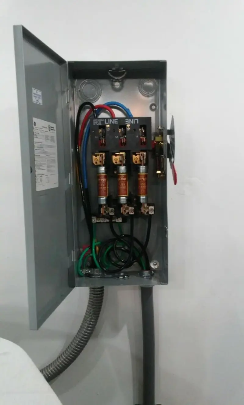 Three-phase disconnect switch installed for Smoke Detector Installation in Pearsall